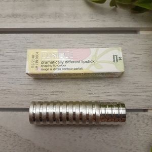 Clinique Dramatically Different Lipstick 22